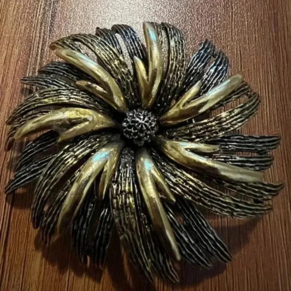 Retro ART Two Toned Brooch